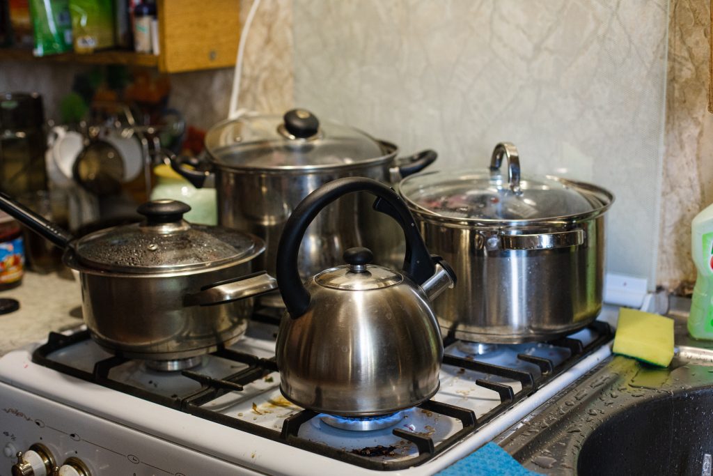 Why does aluminum cookware turn black?